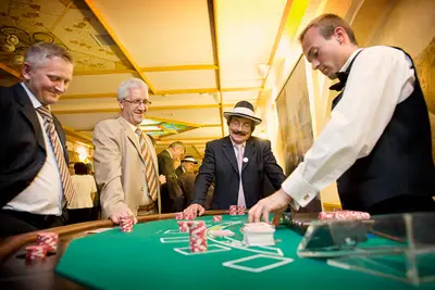 Stół do zabawy w Black Jack’a z obsługą krupiera