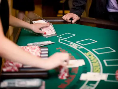 Stół do zabawy w Black Jack’a z obsługą krupiera - Organizacja imprez hotelowych, wynajem atrakcji hotelowych