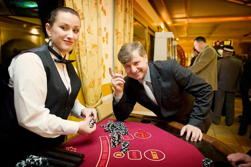 Stół do zabawy w Kości z obsługą krupiera