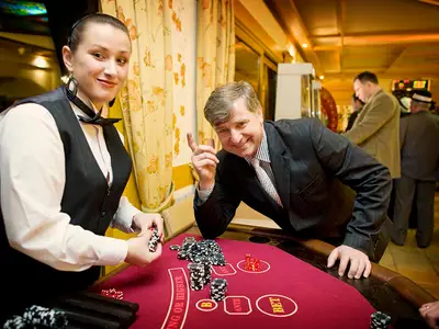 Stół do zabawy w Kości z obsługą krupiera - Organizacja imprez hotelowych, wynajem atrakcji hotelowych