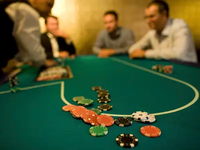 Stół do zabawy w Pokera Texas Hold’em - Organizacja imprez hotelowych, wynajem atrakcji hotelowych