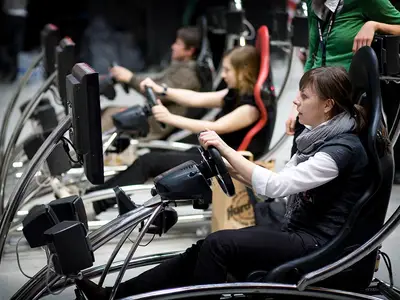 Symulator formuły 1 - Organizacja imprez hotelowych, wynajem atrakcji hotelowych - zdjęcie 1